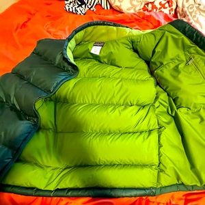 COPY - Patagonia puff vest large. Very lightly used. Rarely worn.